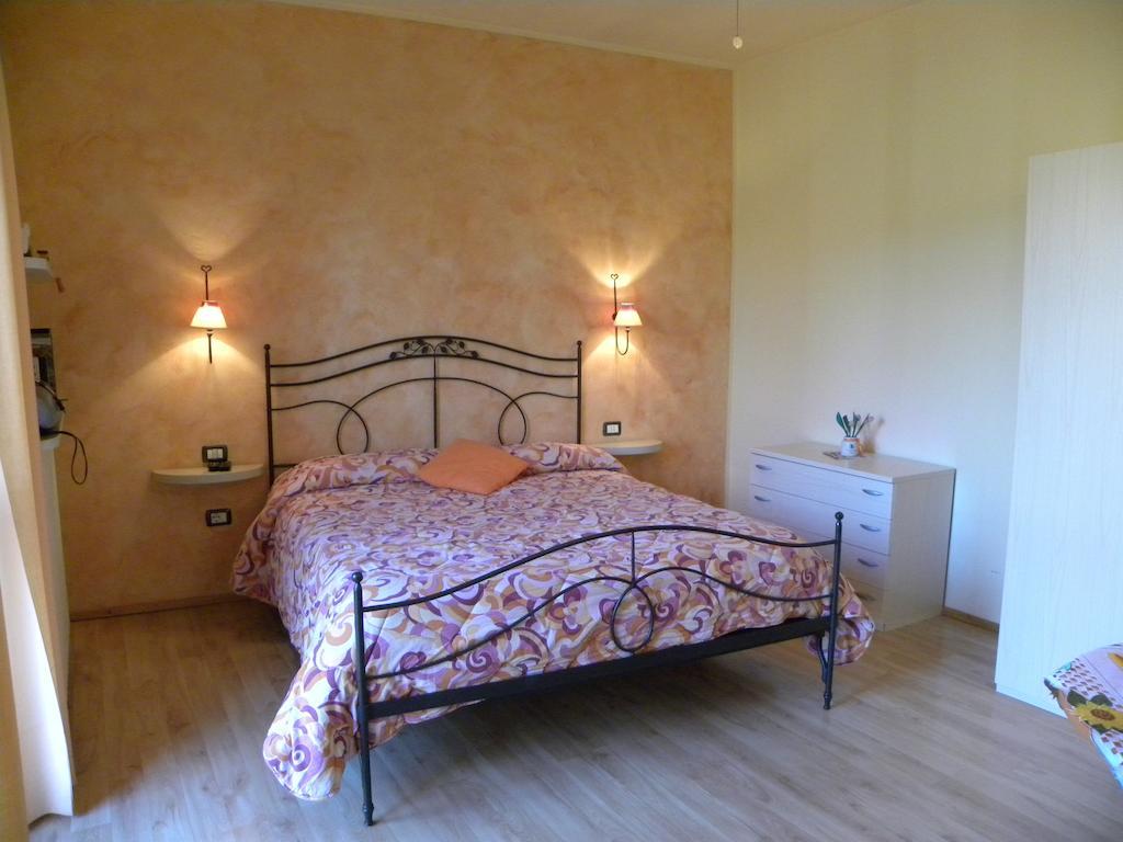 Agriturismo Fano'S Farm Suno Pokoj fotografie