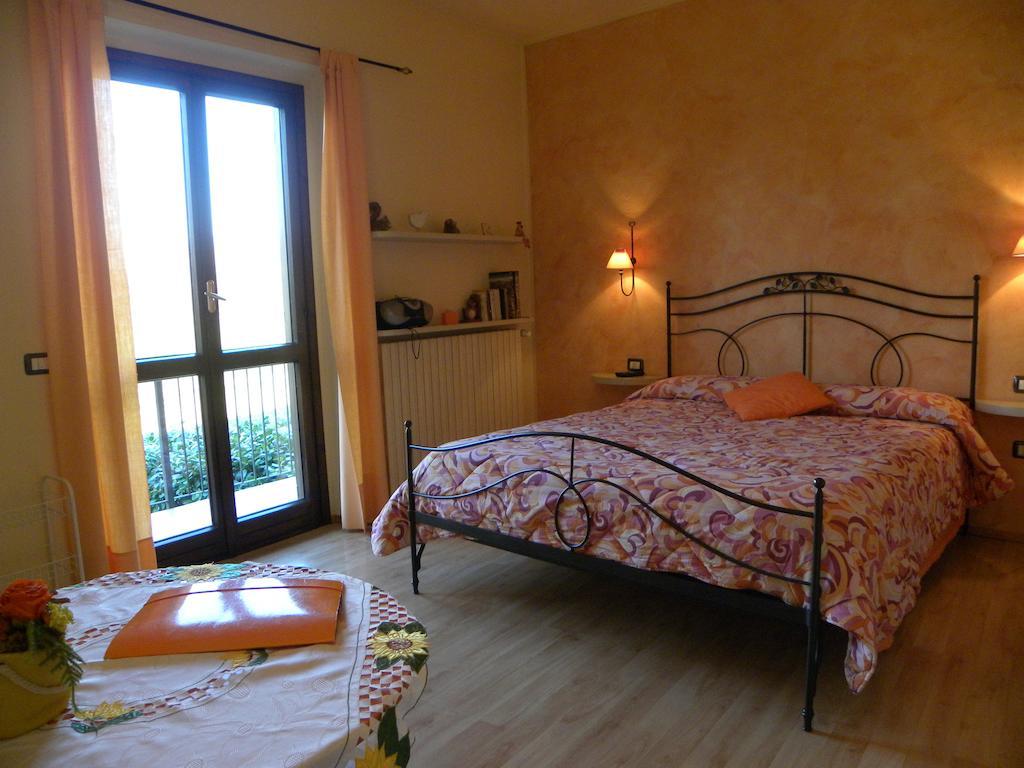 Agriturismo Fano'S Farm Suno Pokoj fotografie