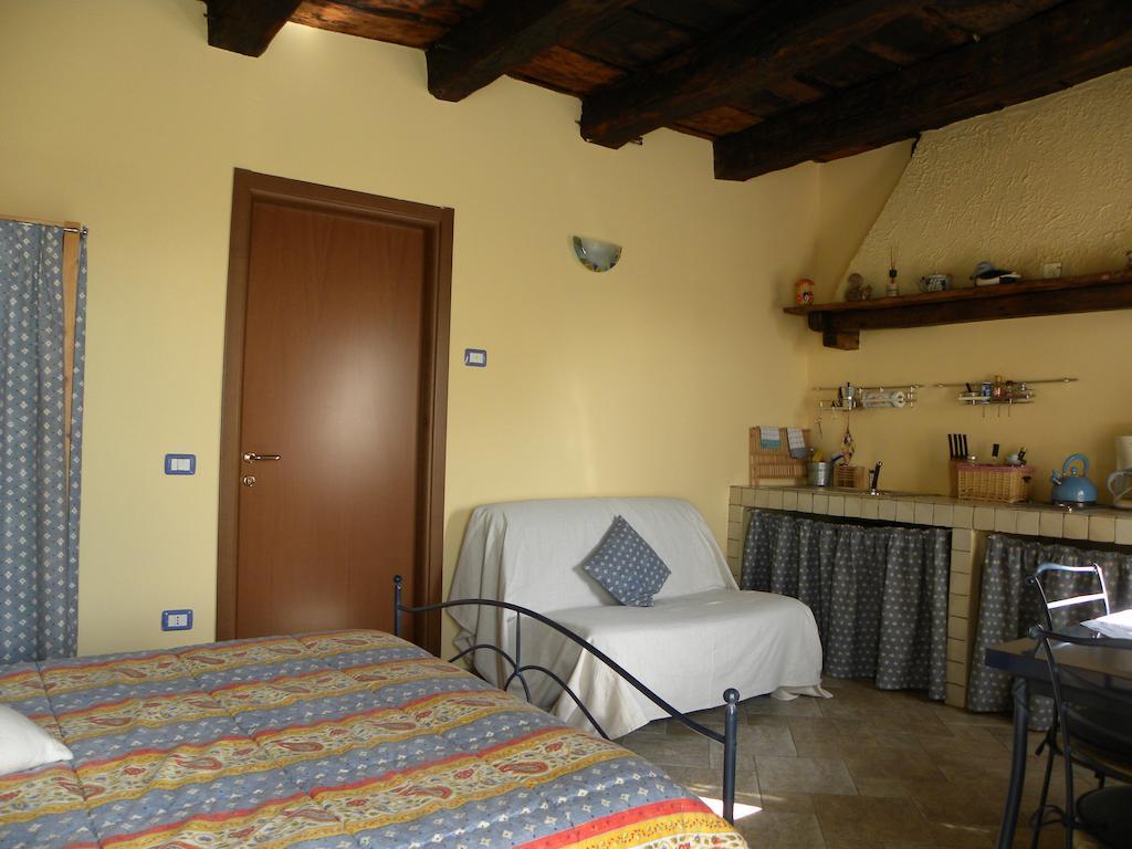 Agriturismo Fano'S Farm Suno Pokoj fotografie